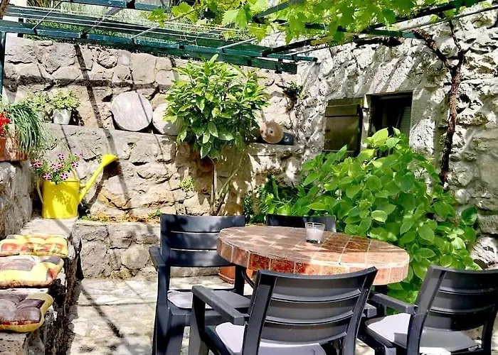 Historic Stone House Kati Perfect Family Retreat With Garden Bbq And Picturesque Landscapes